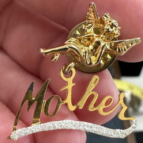 VINTAGE gold tone Mother pin - Picture 2 of 6